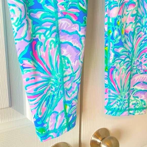 Sale! Lilly Pulitzer Aqua Weekender High Rise Legging in Multi In Full Bloom, M - Picture 4 of 11